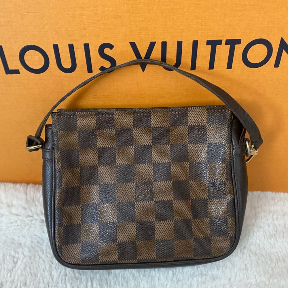 ❤️SOLD❤️ Authentic LV small pochette in Damier Ebene